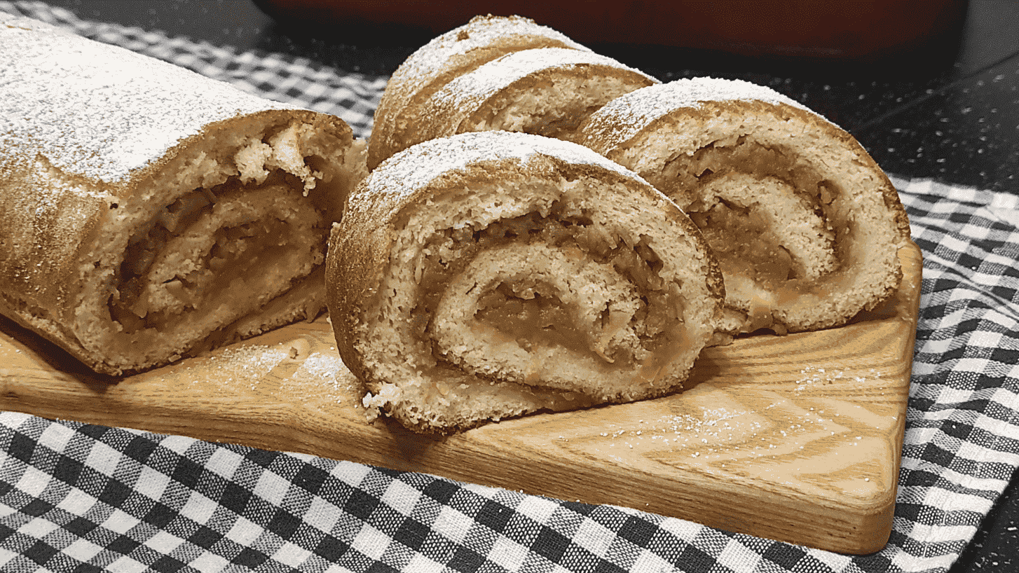 Найпростіший рулет з яблуками до чаю, який я колись готувала: випікаю бісквіт разом із начинкою - виходить дуже смачно і ніжно, а готується просто