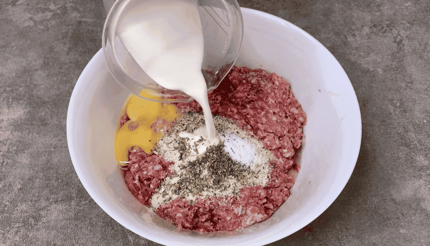 Готую шикарний м'ясний "Террін" і подаю замість ковбаси та м'ясних нарізок з магазину: дуже смачно і готується просто