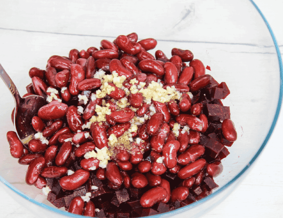 Салат з буряком та квасолею без майонезу: швидкий та корисний салат, який можна приготувати у будь-яку пору року