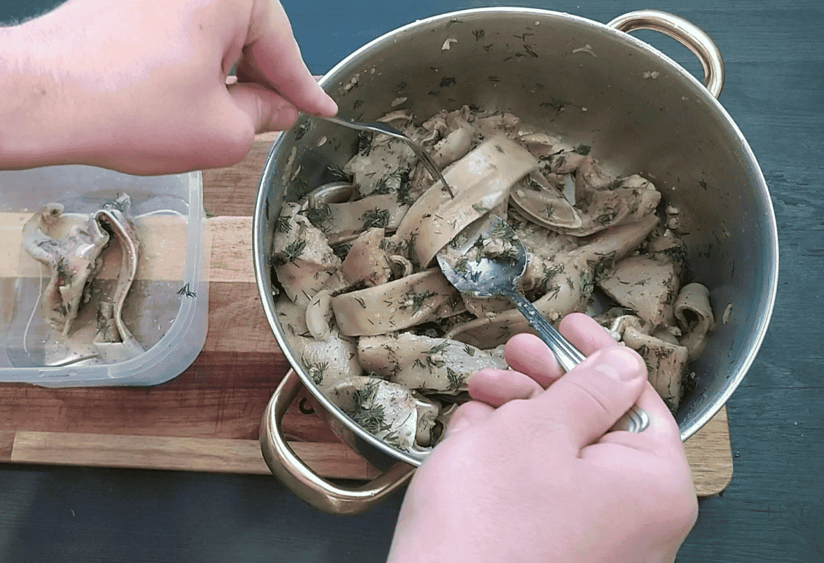 Беру найпростіші субпродукти зі свинини і готую ідеальну заміну ковбасі: виходить неймовірно смачно та натурально, а готується простіше-простого