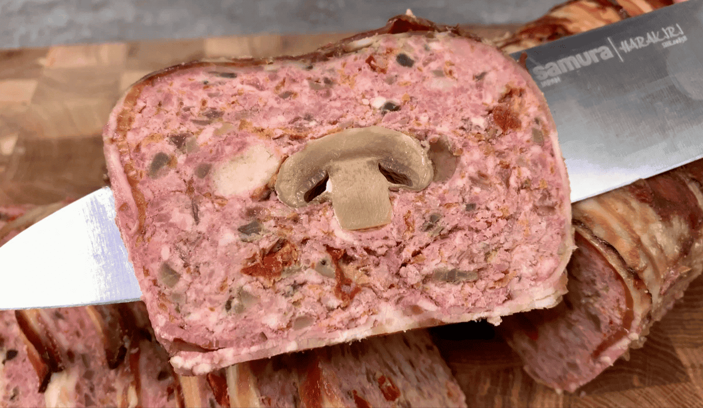 Готую шикарний м'ясний "Террін" і подаю замість ковбаси та м'ясних нарізок з магазину: дуже смачно і готується просто