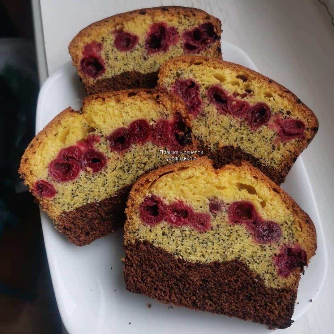 Найсмачніший тришаровий кекс з вишнею: готується дуже просто, а в результаті неймовірно смачний, ароматний та ніжний, цей рецепт повинен у вас бути