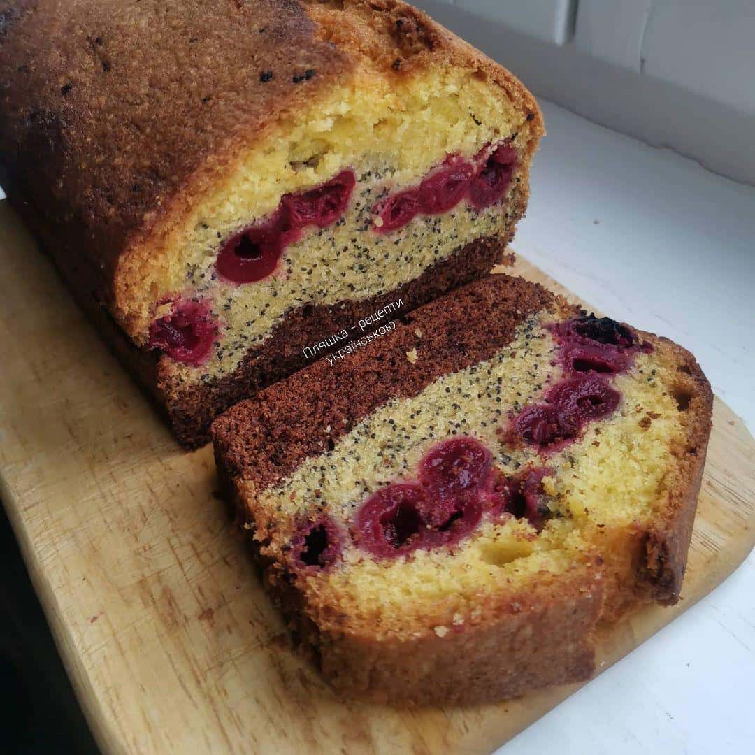 Найсмачніший тришаровий кекс з вишнею: готується дуже просто, а в результаті неймовірно смачний, ароматний та ніжний, цей рецепт повинен у вас бути