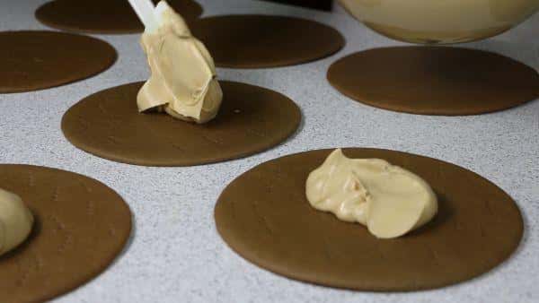 Домашній медовий торт «Корівка»: простий та неймовірно смачний торт, який повинен бути у вас у записничку