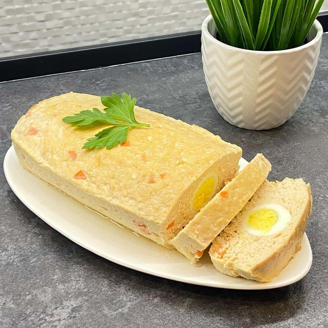 Готуємо корисний та дуже смачний М'ЯСНИЙ ХЛІБЕЦЬ З ЯЙЦЕМ: рецепт простенький, а страва ситна і багата смаком