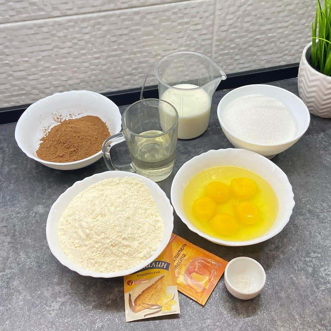 Соковитий та неймовірно смачний ШОКОЛАДНИЙ КЕКС з молочною заливкою: простий, перевірений рецепт, який вийде у кожного