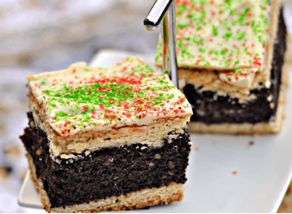 Дуже смачний маково-яблучний пиріг: хрустка основа з пісочного тіста та ароматна, соковита начинка, для мене це ідеальна випічка до чаю