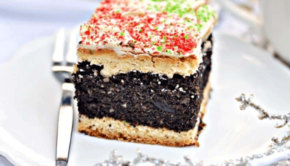 Дуже смачний маково-яблучний пиріг: хрустка основа з пісочного тіста та ароматна, соковита начинка, для мене це ідеальна випічка до чаю