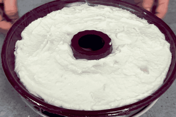 Без цукру, борошна та випічки: сирний десерт за 5 хвилин і лише з 4 інгредієнтів, так просто, а так ніжно і смачно