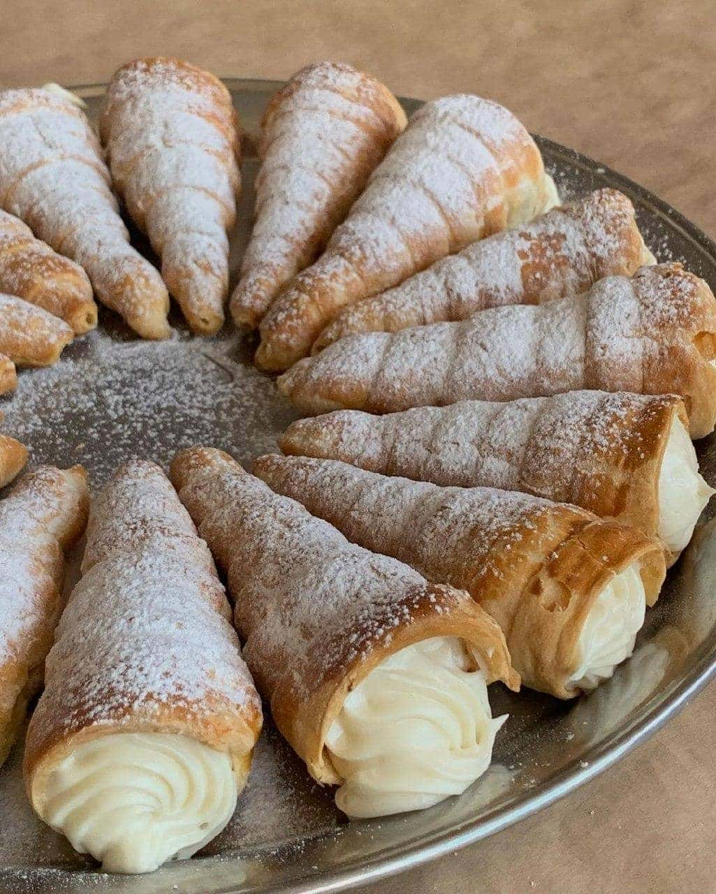 Трубочки із заварним кремом з готового листкового тіста: неймовірний смак дитинства, який знають всі