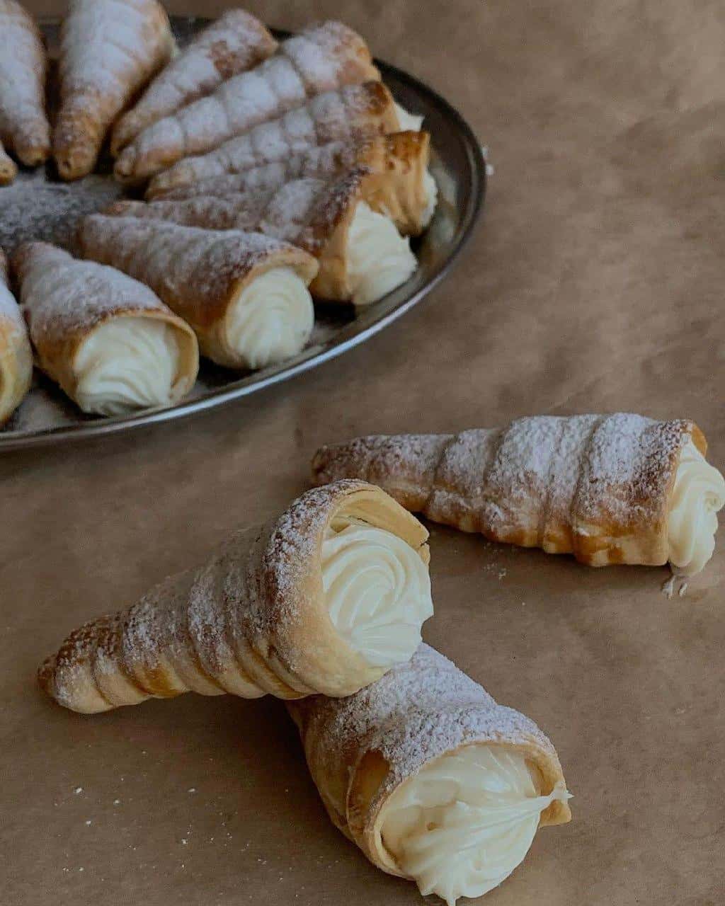 Трубочки із заварним кремом з готового листкового тіста: неймовірний смак дитинства, який знають всі