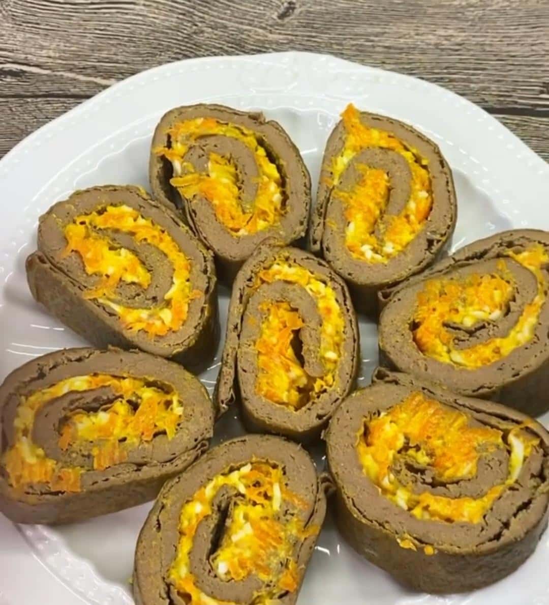 Рулет з курячої печінки: ароматна і дуже смачна страва на будь-який стіл, а готується простіше-простого