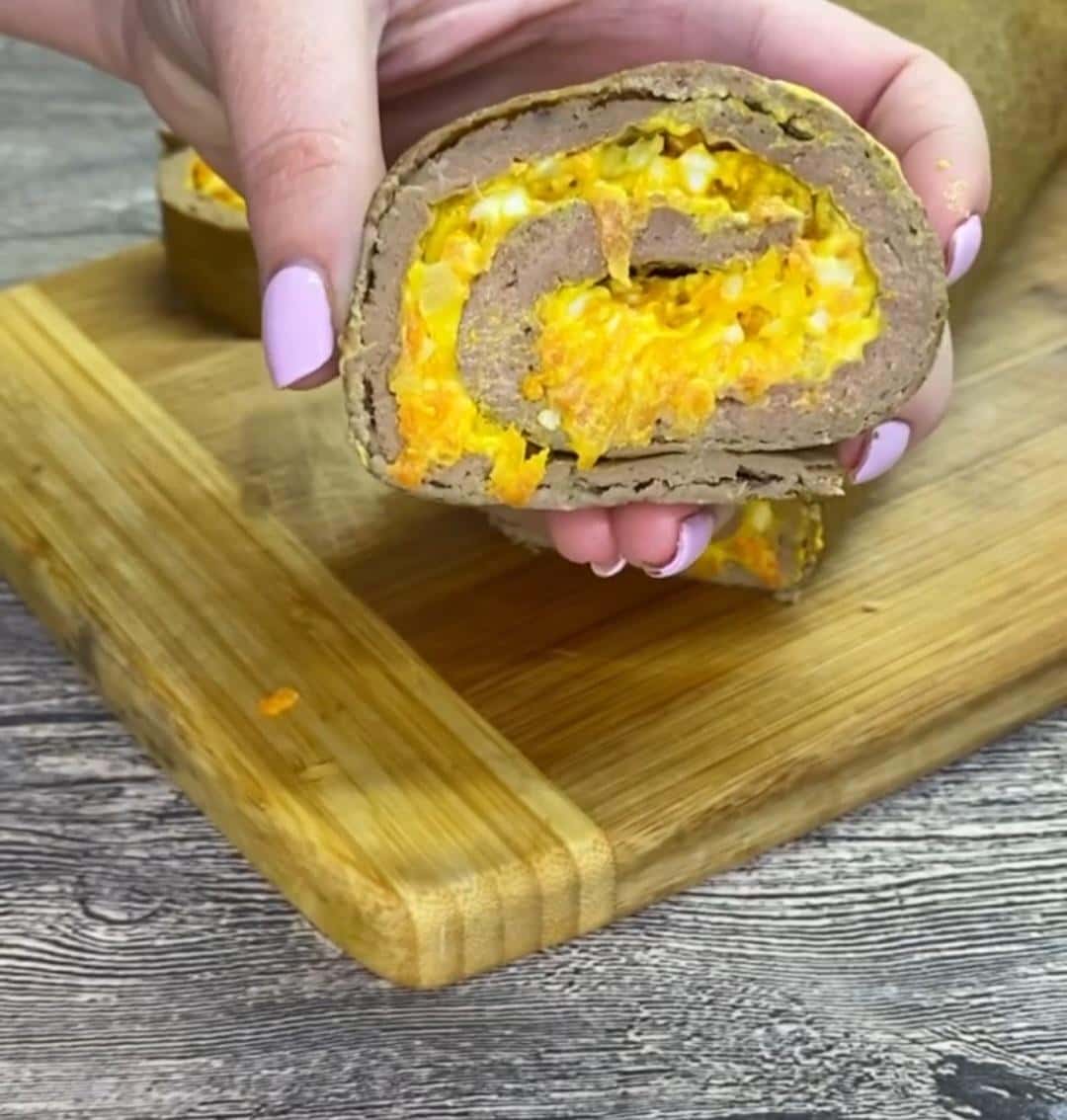 Рулет з курячої печінки: ароматна і дуже смачна страва на будь-який стіл, а готується простіше-простого