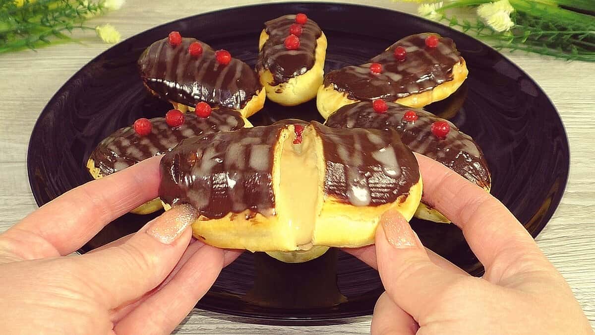 Показую, як я готую смачне заварне тістечко "Еклер" з ніжним кремом і шоколадною глазур'ю: вийде у кожного, ділюся простим рецептом