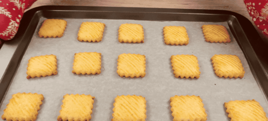 За 30 хвилин "гора" смакоти на столі: один з найпростіших рецептів домашнього печива - смачніше, ніж у магазині