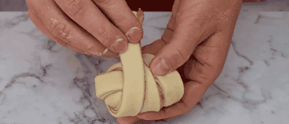 М'які листкові "Шведські булочки" з корицею та цукром: завжди печу такі булочки на Великдень, ділюсь секретами приготування