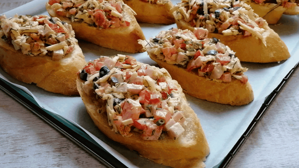 Показую, як я готую швидкі гарячі бутерброди з хрусткою скоринкою та соковитою начинкою: на смак як піца, тільки готувати простіше та швидше