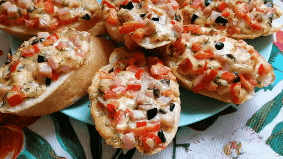 Показую, як я готую швидкі гарячі бутерброди з хрусткою скоринкою та соковитою начинкою: на смак як піца, тільки готувати простіше та швидше