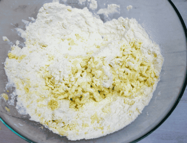 Розсипчасте печиво з горіховою начинкою: неймовірно смачно, а готувати таке домашнє печиво з горіхами дуже просто і швидко