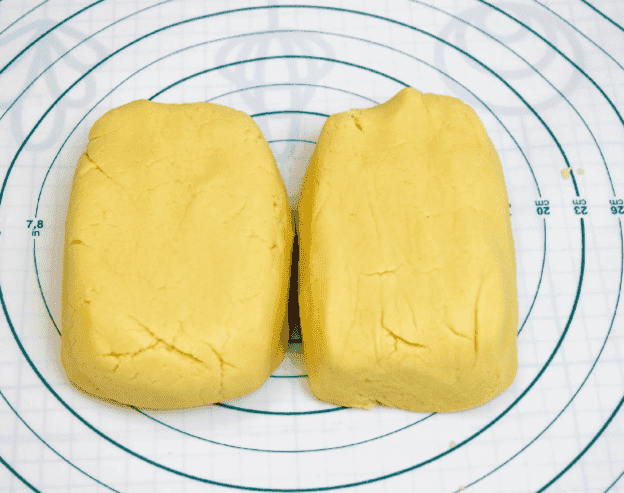 Розсипчасте печиво з горіховою начинкою: неймовірно смачно, а готувати таке домашнє печиво з горіхами дуже просто і швидко