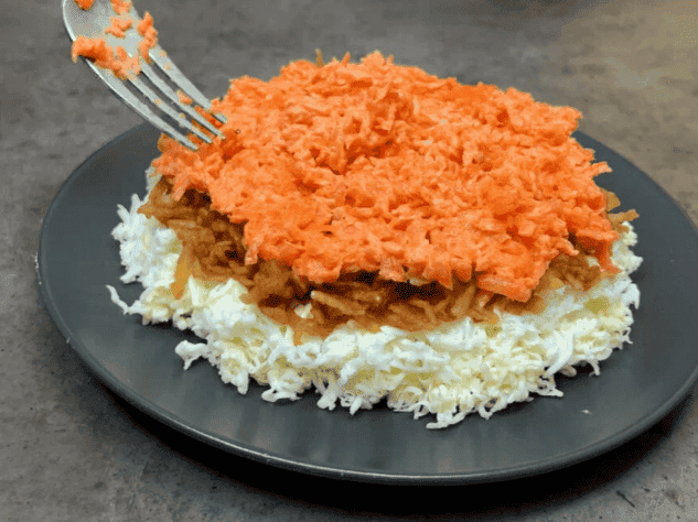 Салат, який їм і не можу зупинитися: готуємо "французький" салат з морквою та яблуком - неймовірне поєднання інгредієнтів, дуже смачно