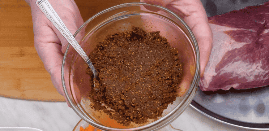 Готую найсмачнішу домашню буженину в духовці: показую, як запекти буженину, щоб вона вийшла ніжною та соковитою (рецепт на Великдень)