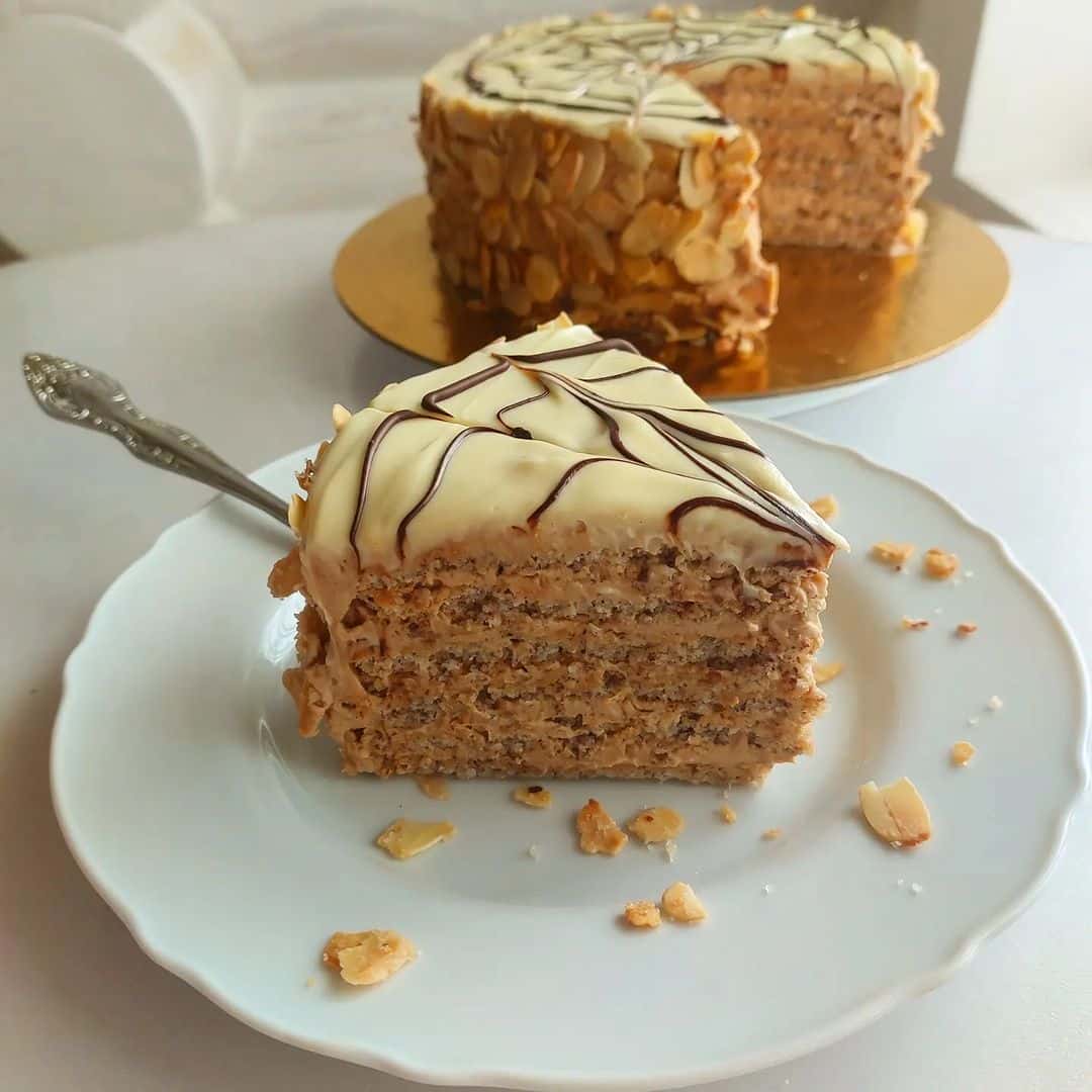 Угорський торт "Естерхазі" в домашніх умовах: неймовірно смачний і повітряний горіховий торт з ніжним заварним кремом