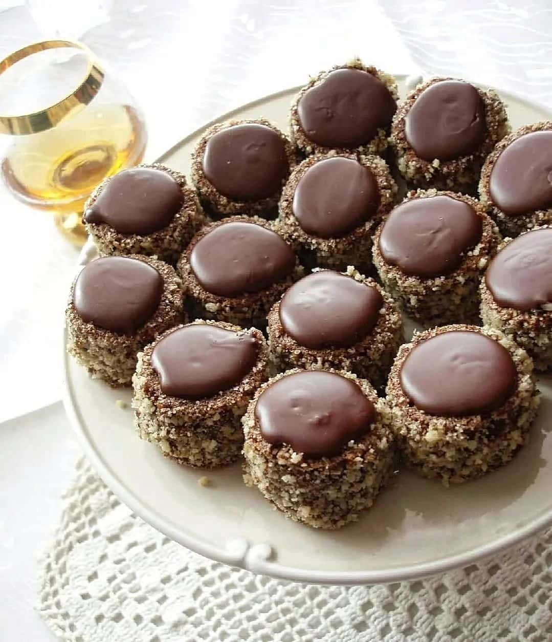 Домашнє тістечко «Горіхові бруньки»: так просто готується, а таке ніжне і смачне, що зникає зі столу миттєво