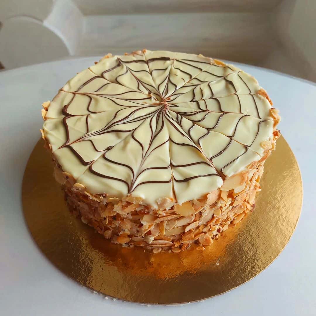 Угорський торт "Естерхазі" в домашніх умовах: неймовірно смачний і повітряний горіховий торт з ніжним заварним кремом