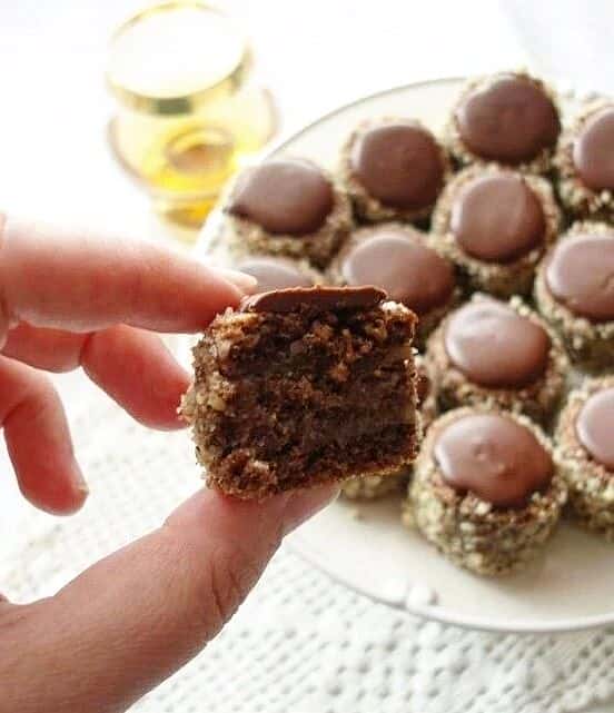 Домашнє тістечко «Горіхові бруньки»: так просто готується, а таке ніжне і смачне, що зникає зі столу миттєво