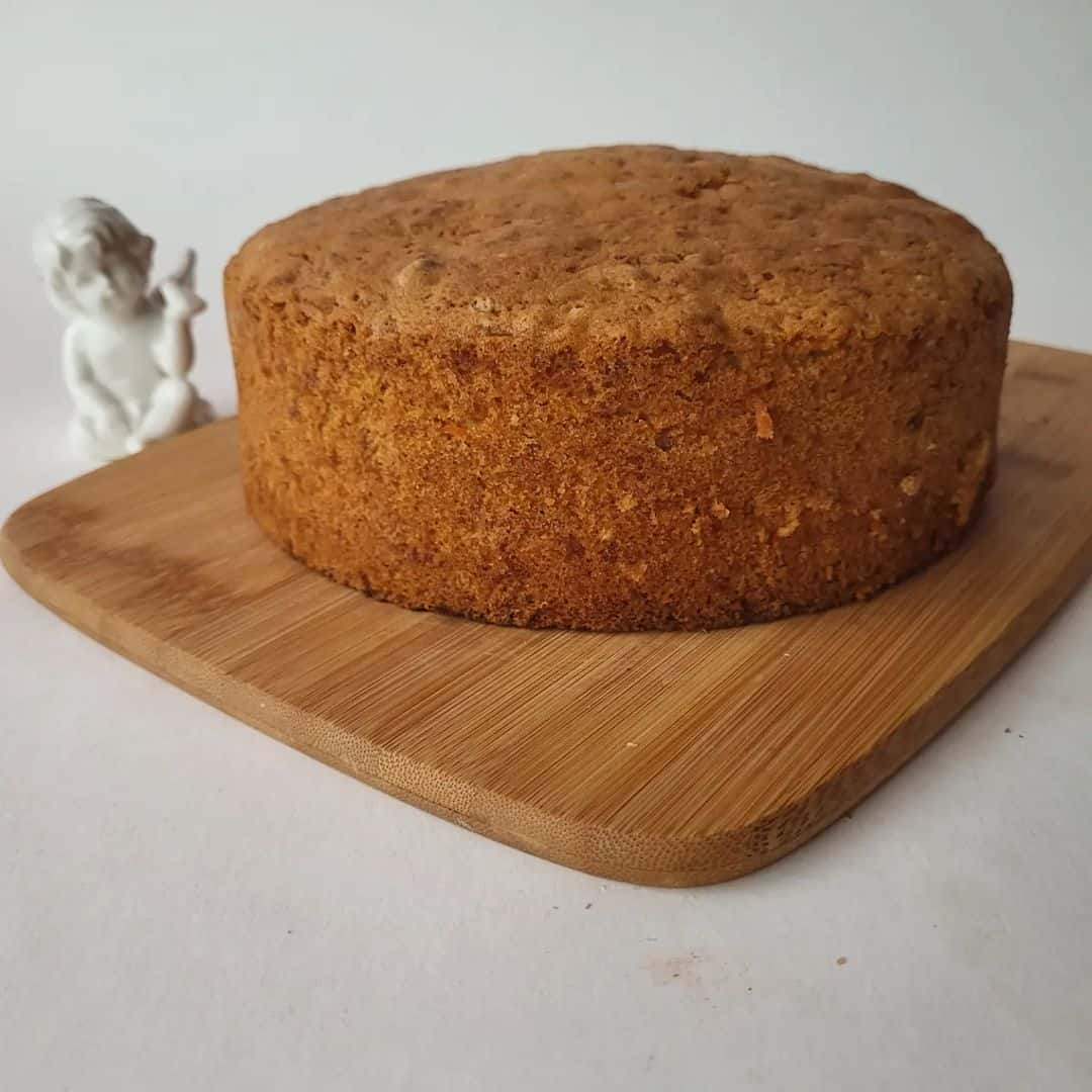 Знайшла для себе ідеальний рецепт морквяного бісквіта з горішками: підходить до будь-якого крему, повітряний, ніжний і дуже смачний