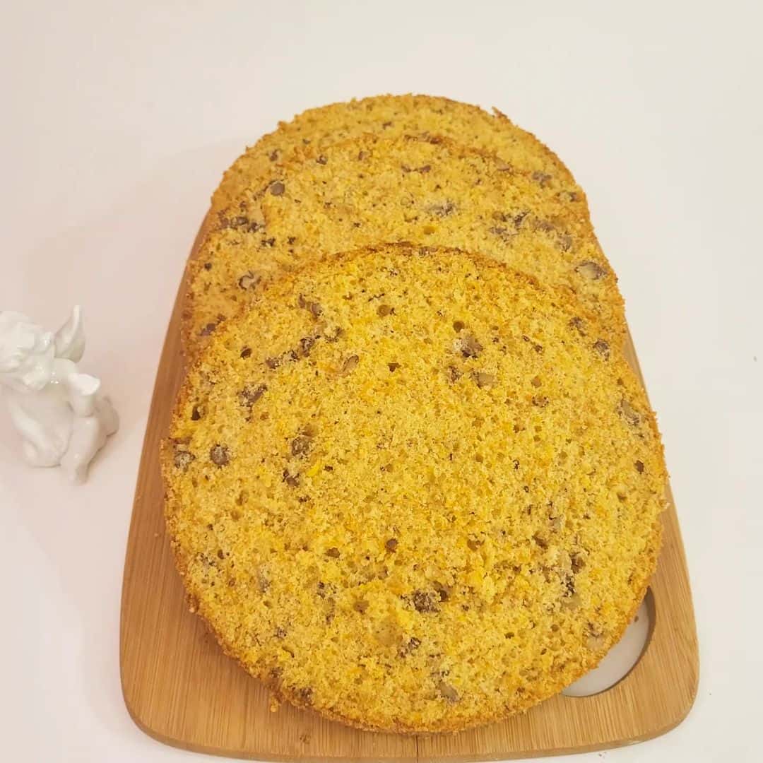 Знайшла для себе ідеальний рецепт морквяного бісквіта з горішками: підходить до будь-якого крему, повітряний, ніжний і дуже смачний