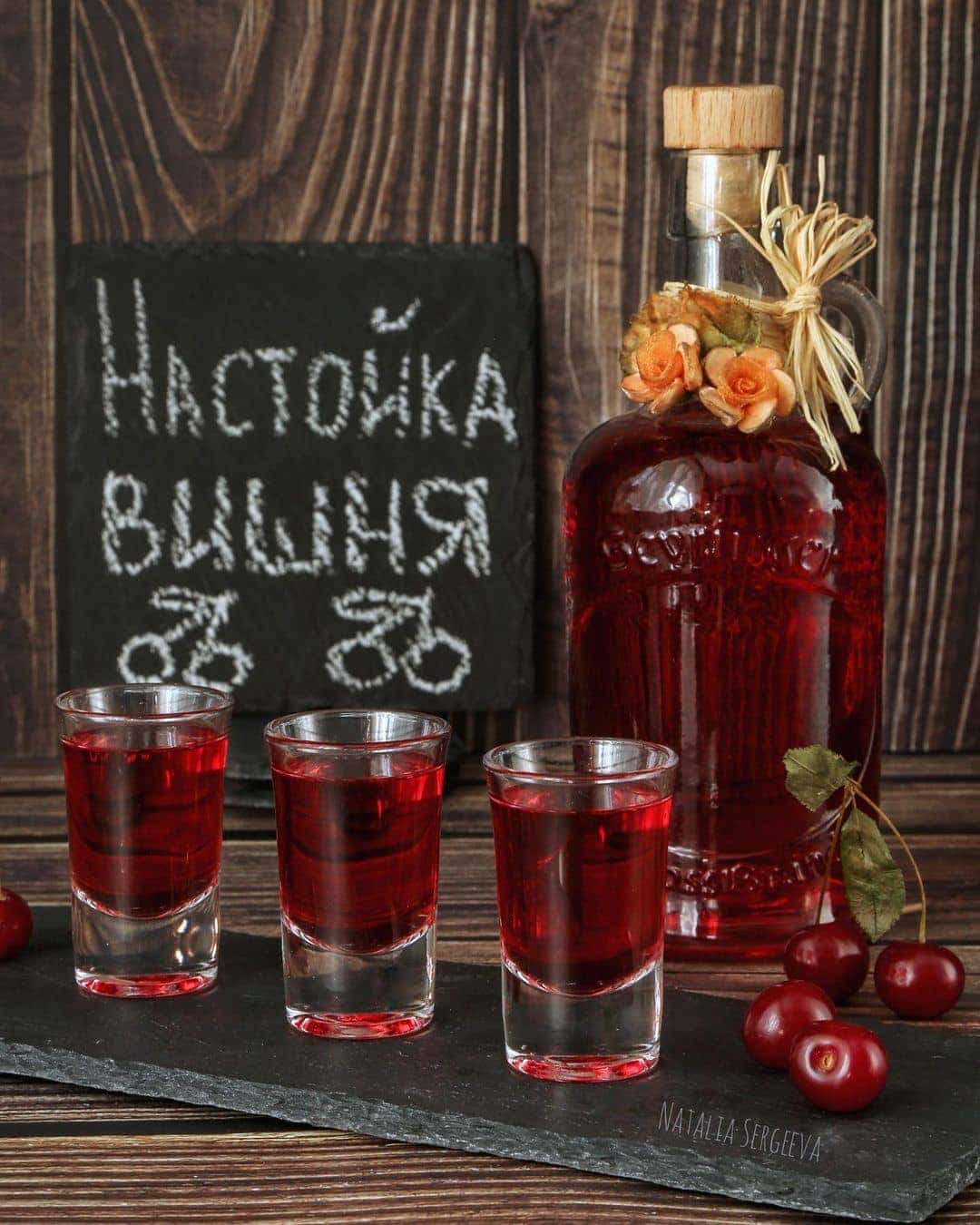 Вишнева настойка: готую щороку в сезон вишні обов'язково - це супер смачно і ароматно, а готується простіше-простого