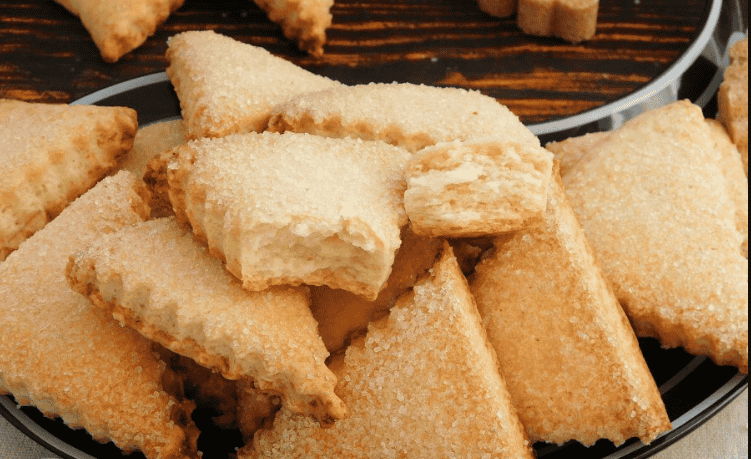 Бюджетний рецепт листкового печива "Наполеон", як пече моя бабуся: неймовірно смачна випічка до чаю