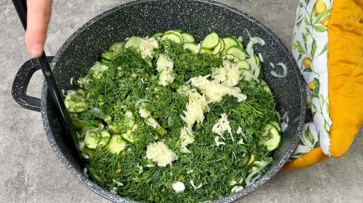 Улюблений "Ніжинський" салат із огірків на зиму: його багато не буває, простий, смачний і легкий у приготуванні