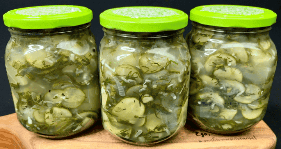 Улюблений "Ніжинський" салат із огірків на зиму: його багато не буває, простий, смачний і легкий у приготуванні