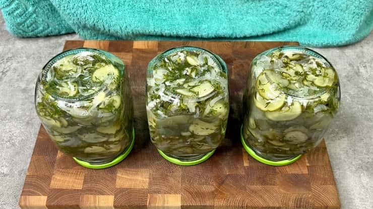 Улюблений "Ніжинський" салат із огірків на зиму: його багато не буває, простий, смачний і легкий у приготуванні