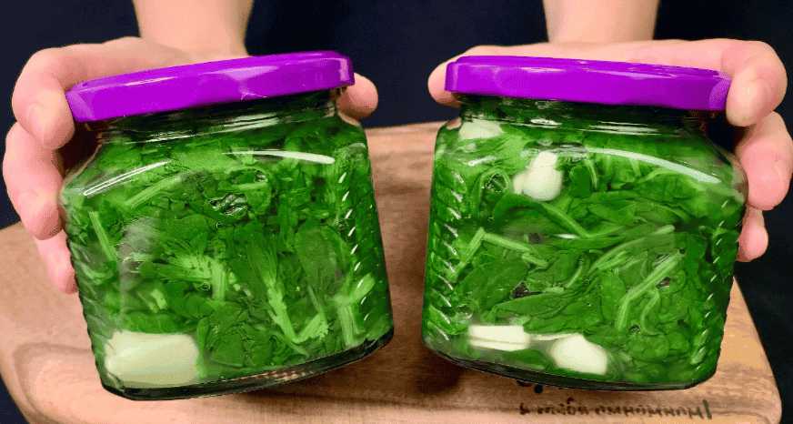 Рецепт шпинату на зиму без оцту: таку заготовку я використовую для салатів, соусів, заправок - дуже зручно