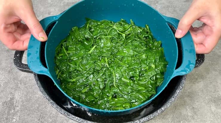 Рецепт шпинату на зиму без оцту: таку заготовку я використовую для салатів, соусів, заправок - дуже зручно
