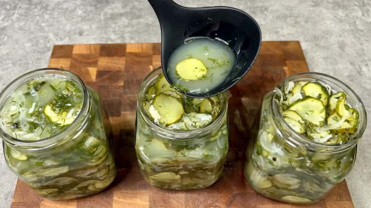 Улюблений "Ніжинський" салат із огірків на зиму: його багато не буває, простий, смачний і легкий у приготуванні