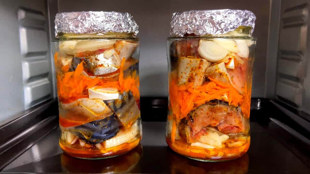 Просто поклала скумбрію в банку і в духовку - смачніше будь-яких консервів, швидко і корисно