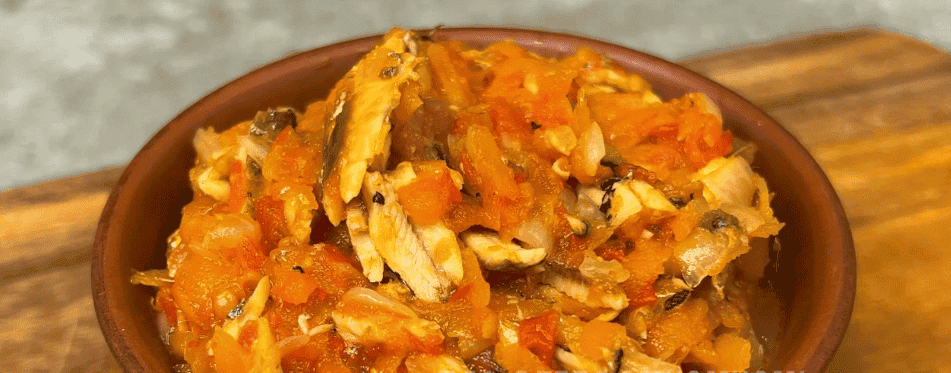 Кілька з овочами на зиму за старовинним рецептом: показую, як із дешевої дрібної рибки готую смачну і зручну заготовку (взимку виручить не раз)