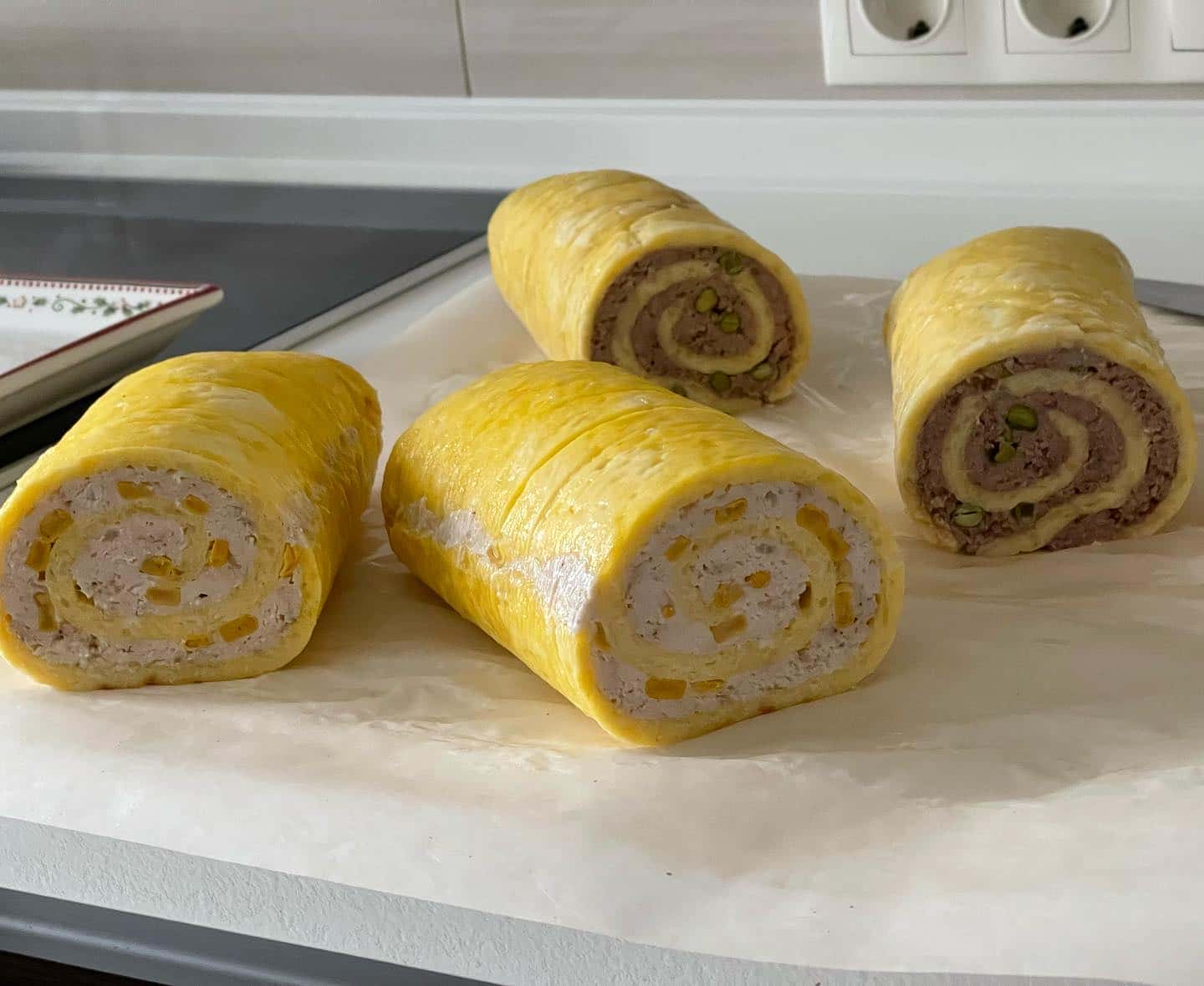 М'ясний рулет у омлеті: готую на будь-який стіл - це дуже смачно, красиво і ситно