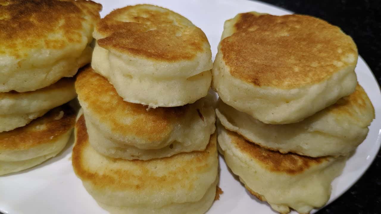 Пишні оладки з манки - швидко та просто, оладки виходять ніжні, м'якенькі і дуже смачні