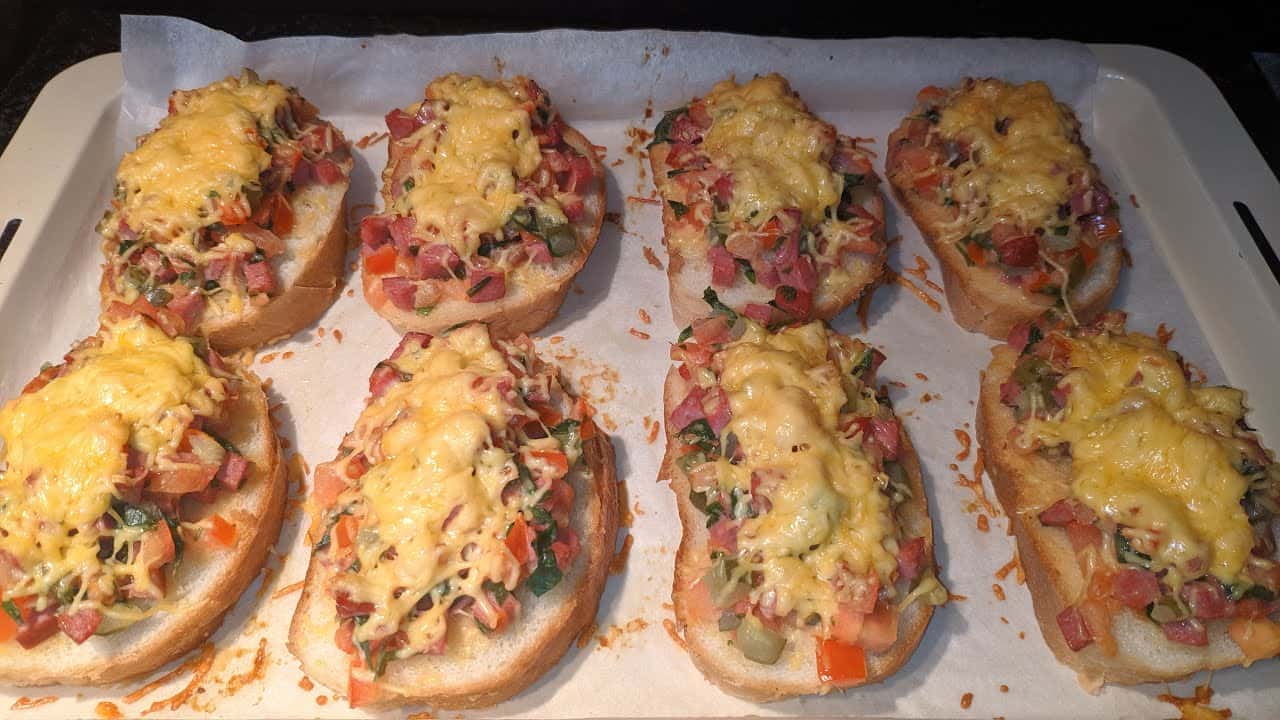 Рецепт гарячих бутербродів, перед якими неможливо встояти: найсмачніший сніданок або перекус на швидку руку