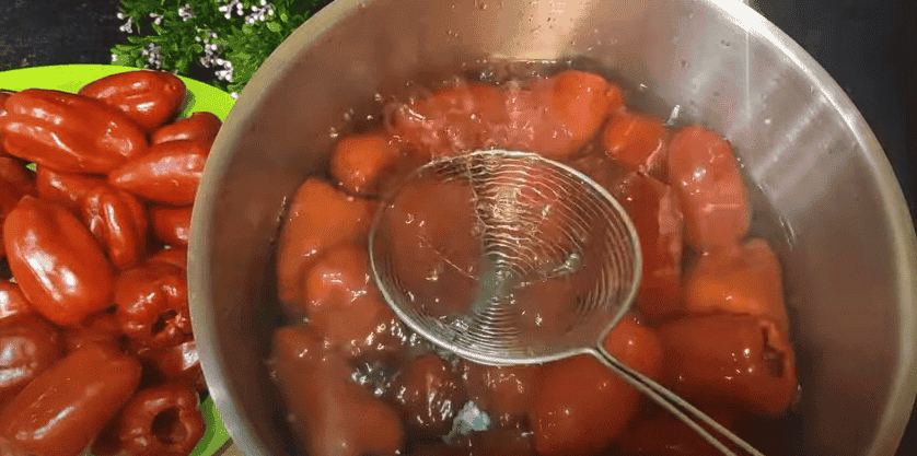 Найсмачніший маринований болгарський перець, фарширований капустою на зиму: рецепт просто "бомба", зберігається у квартирі