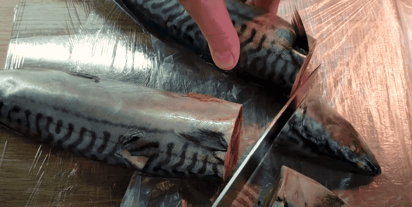 Малосольна скумбрія в домашніх умовах: простий і дуже смачний рецепт, який вас точно здивує