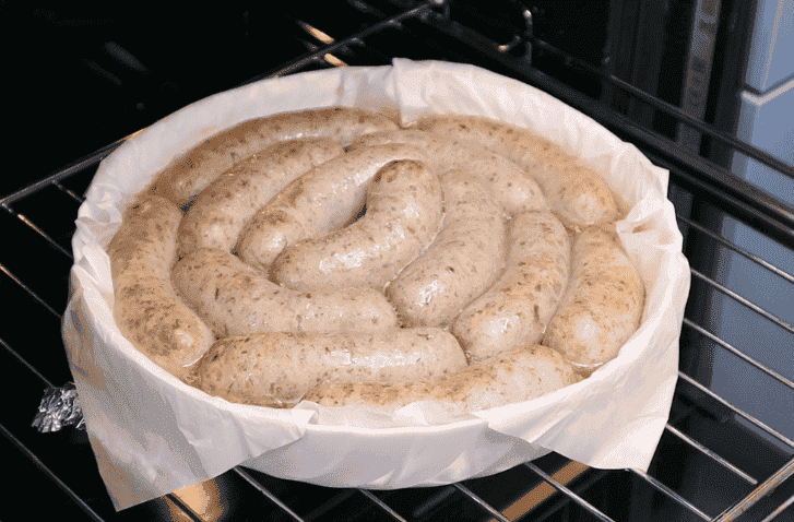 Готую домашні ковбаски за цим рецептом, бо соковиті, але не жирні: заздалегідь не відварюю, не жарю, все простіше, зайвих зусиль не прикладаю