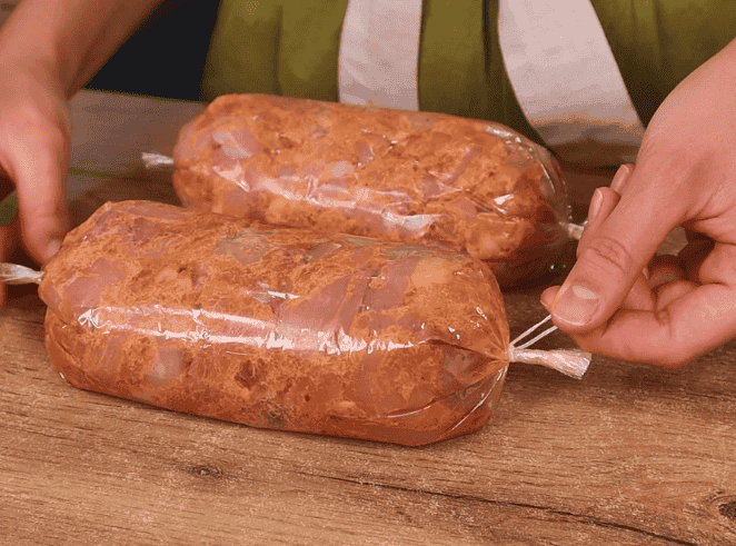 Показую, як легко я готую домашню ковбасу без спеціальних пристроїв (желатину, нітритної солі та оболонки) - така соковита і дуже смачна, простий рецепт
