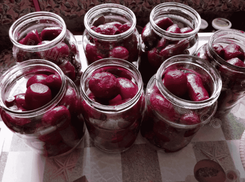 Маринований буряк цілком, який підходить до всього, чи до салатів чи як заправка: тому маленькі бурячки ніколи не викидаю, а готую з них ідеальну заготовку на зиму